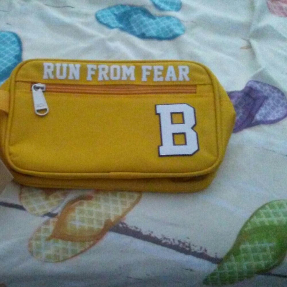 New! Bench sporty. Bag wristlet type bag